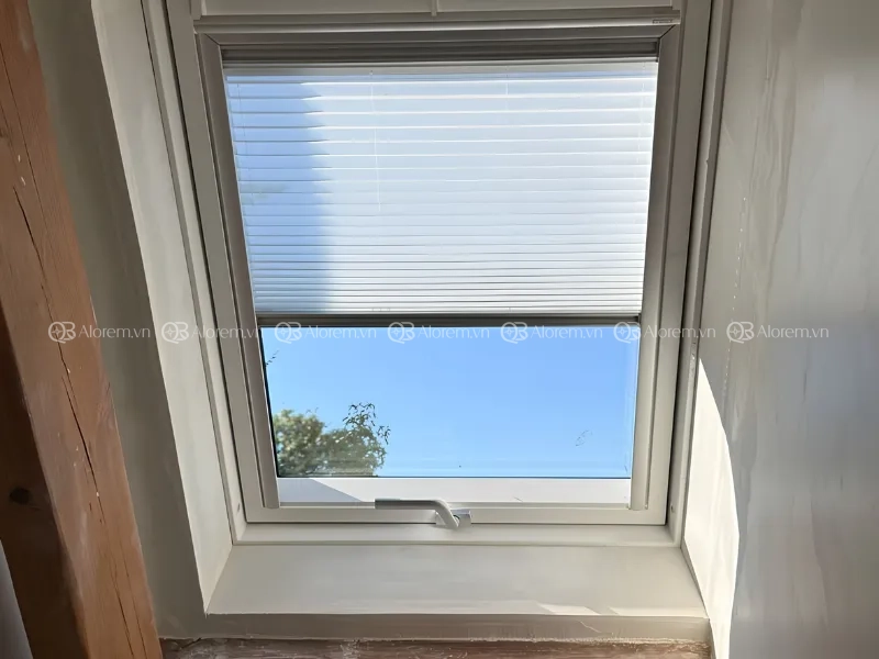 Hướng dẫn cách lắp đặt rèm tổ ong đơn giản đúng kỹ thuật ngay tại nhà 13 Cách lắp rèm tổ ong kéo ngang cho cửa sổ trời