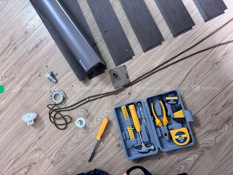 Những dụng cụ để tự luồn dây kéo rèm cửa tại nhà